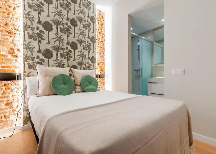 Collection Latina - Apartamentos Únicos en el Barrio Más Auténtico